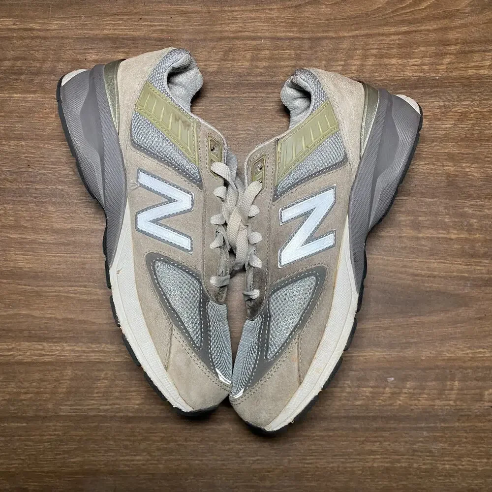 Boy's New Balance 990v5 Grey White Running Shoes Sneaker Size 6Y (GC990GL5)